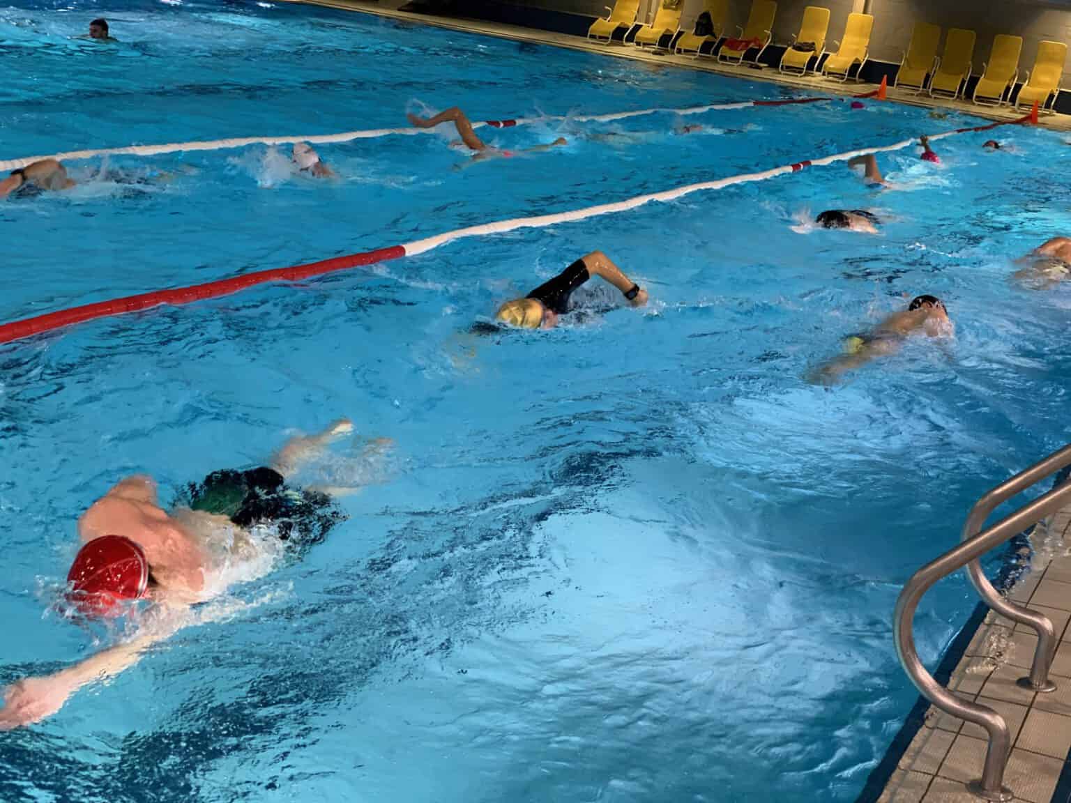 TRIATHLETEN SCHWIMMEN 100 MAL 100 METER TV Forst Triathlon